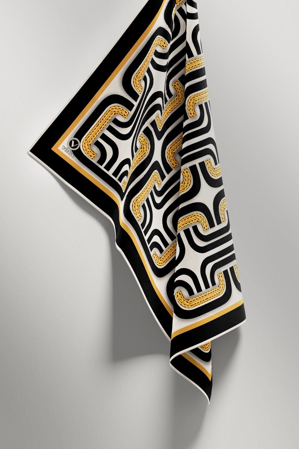 Twill Geometrik Zincir Desenli Siyah Renkli 90x90 Eşarp (İpek İçermez) Kenar Dikiş Şekli El Dikişli