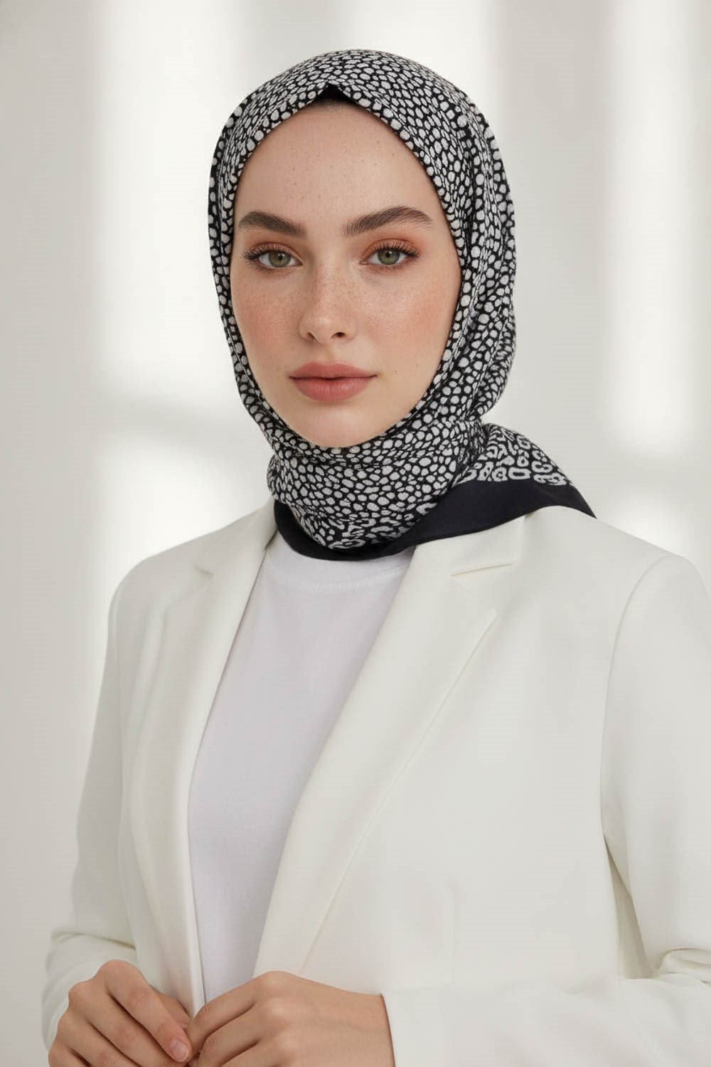 KREP LEOPAR DESENLİ FÜME RENKLİ 75X195 KIRIŞMAZ ŞAL