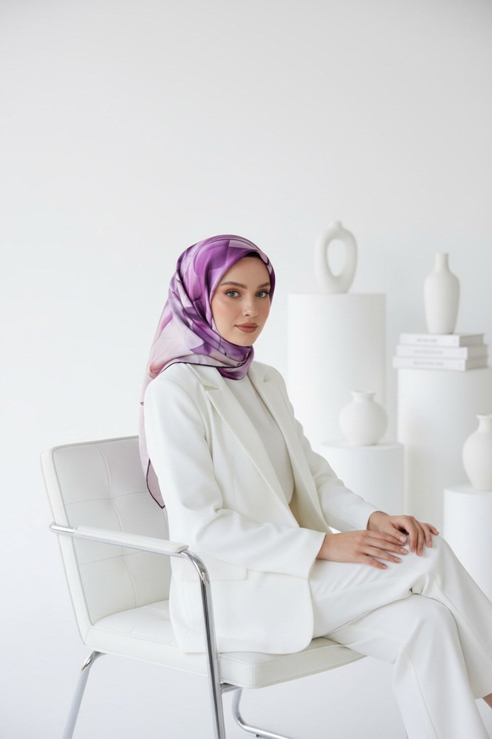 %100 Twill İpek Büyük Çiçek Desenli Mürdüm - Lila Renkli 90x90 Eşarp Dikim Şekli : El Dikişi