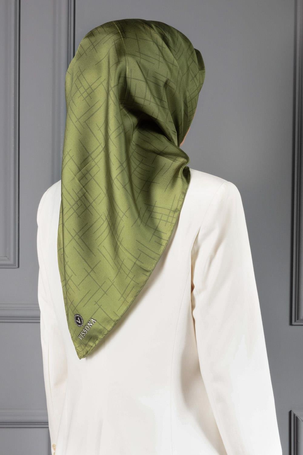 %100 Twill İpek Çizgi Desenli Fıstık Yeşili Renkli 90x90 Eşarp Dikim Şekli : El Dikişi