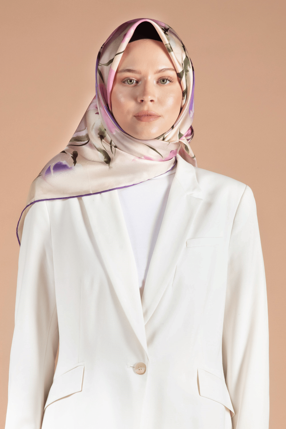 %100 Twill İpek Çiçek Desenli Mor - Pembe Renkli 90x90 Dikim Şekli : El Dikişi Eşarp