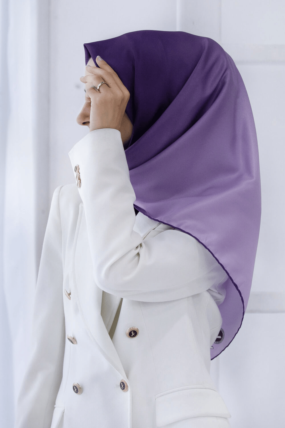 Twill Degrade Desenli Lila Renkli 90x90 Eşarp (İpek İçermez) Dikim Şekli : El Dikişi