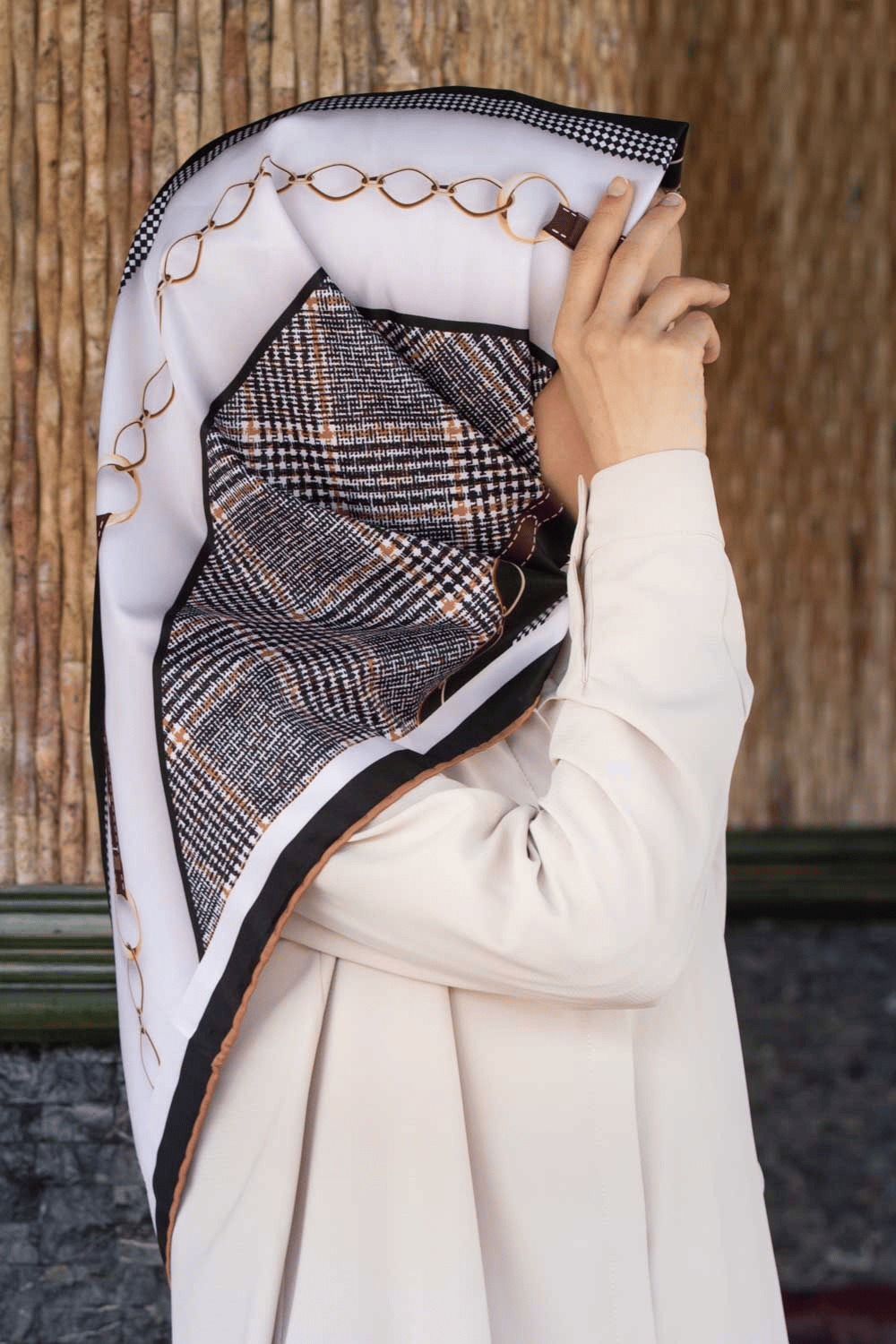 Twill Kemer Desenli Siyah Renkli 90x90 Eşarp (İpek İçermez) Kenar Dikiş Şekli El Dikişli