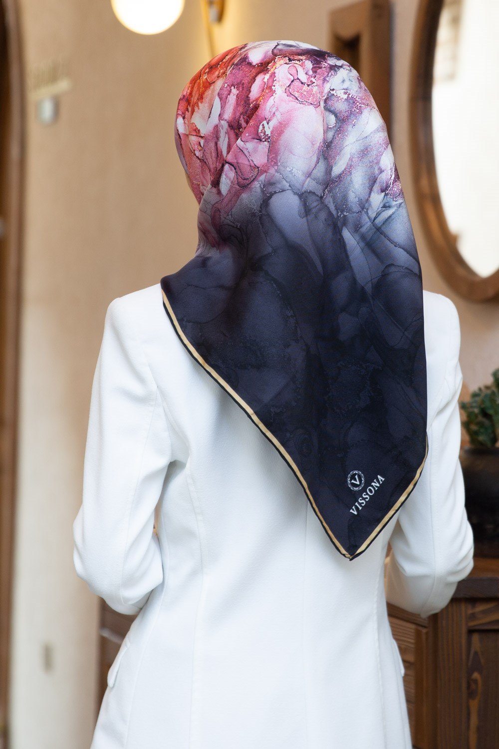 %100 Twill İpek Duman Desenli Siyah Renkli 90x90 Eşarp Dikim Şekli : El Dikişi