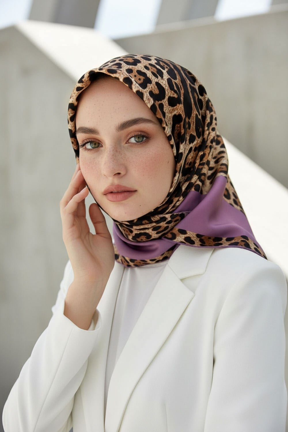 %100 Twill İpek Leopar Desenli Sirke Renkli 90x90 Eşarp Dikim Şekli : El Dikişi