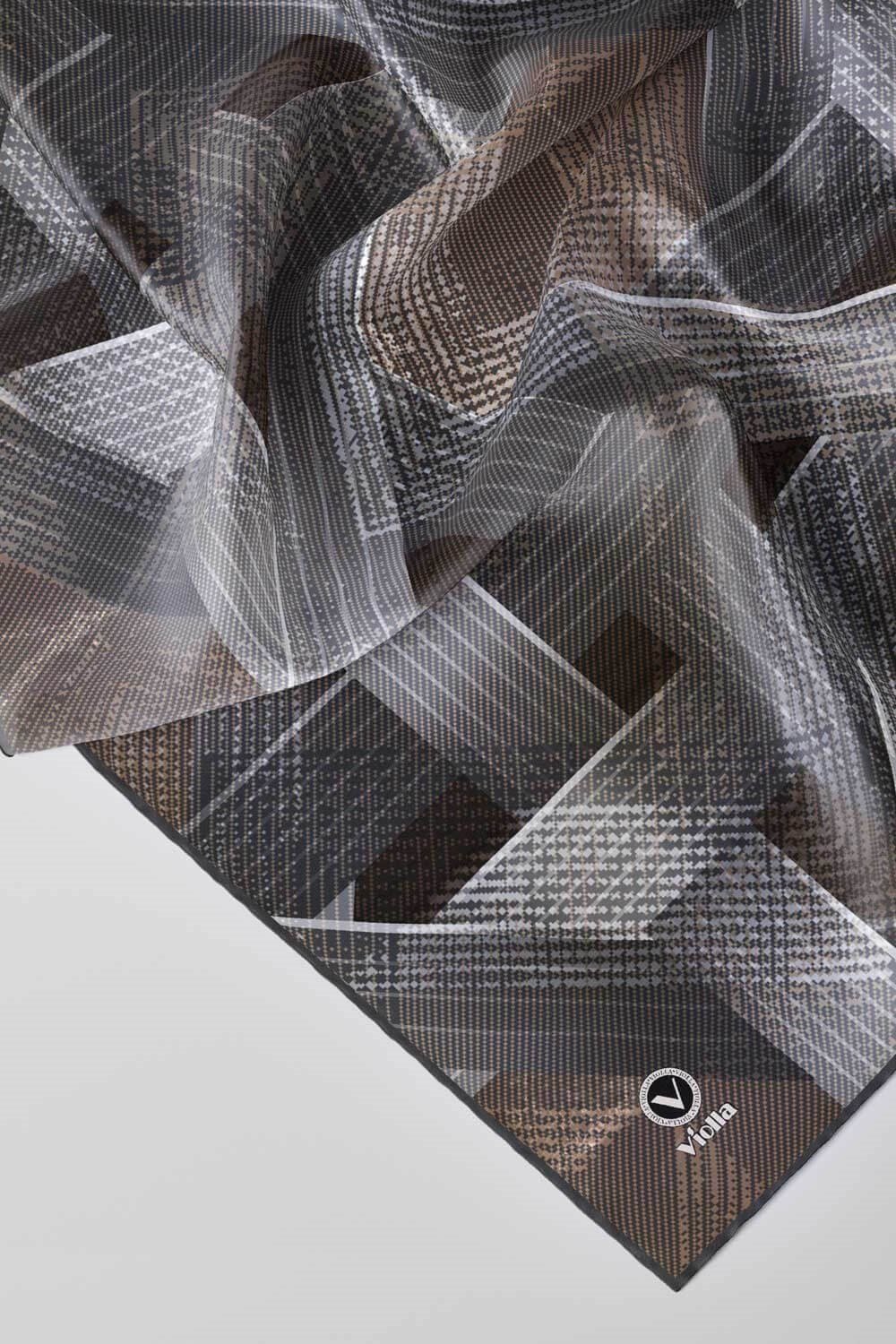 Twill Dokulu Geometrik Desenli Gri - Bej Renkli 90x90 Eşarp (İpek İçermez) Kenar Dikiş Şekli El Dikişli