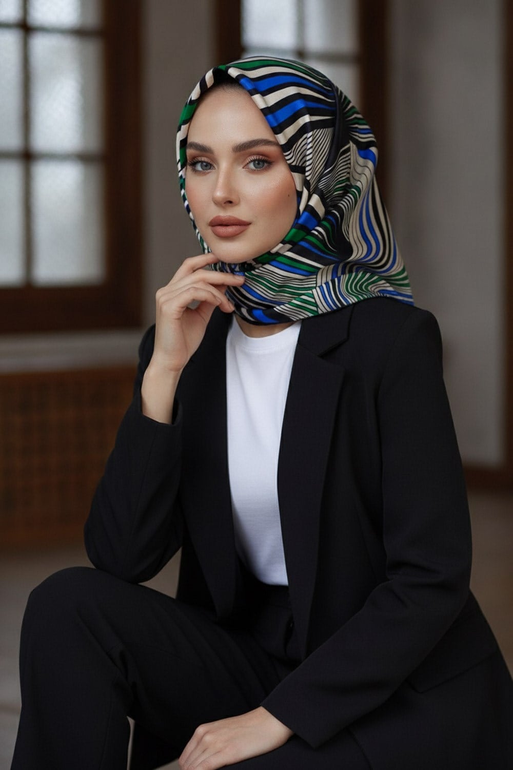 %100 Twill İpek Okyanus Dalgası Desenli Saks - Zümrüt Yeşili Renkli 90x90 Eşarp Kenar Dikiş Şekli El Dikişli