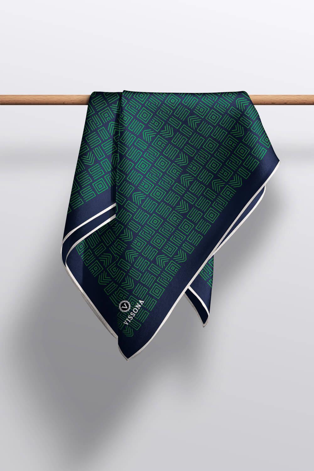 100% Twill İpek Etnik Motif Desenli Zümrüt Yeşili - Lacivert Renkli 90x90 Dikim Şekli : El Dikişi Eşarp