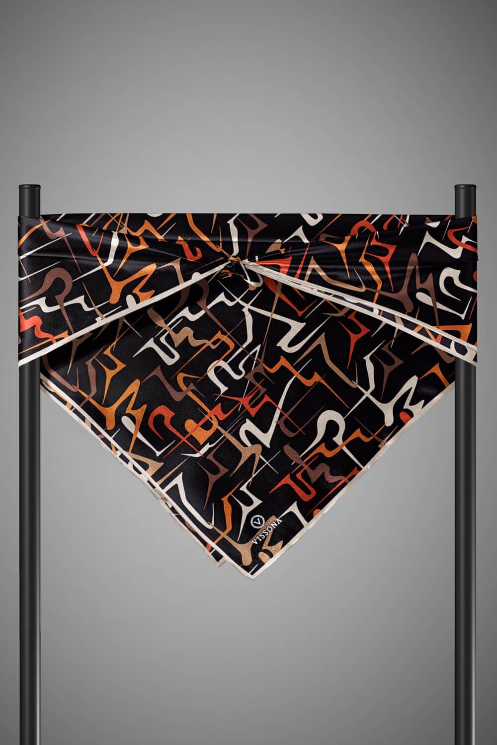 %100 Twill İpek Soyut Geometrik Desenli Taba - Sütlü Kahve Renkli 90x90 Eşarp Dikim Şekli : El Dikişi