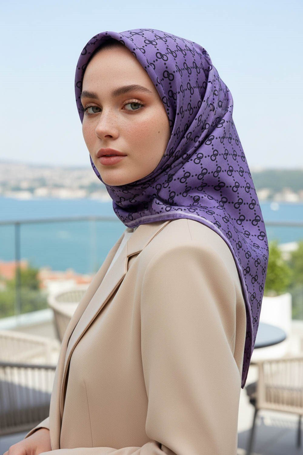 %100 Twill İpek Geometrik Desenli Lila Renkli 90x90 Eşarp Dikim Şekli : El Dikişi