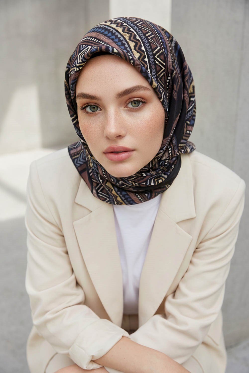 %100 Twill İpek Etnik Desenli Gül Kurusu - Siyah Renkli 90x90 Eşarp Dikim Şekli : El Dikişi