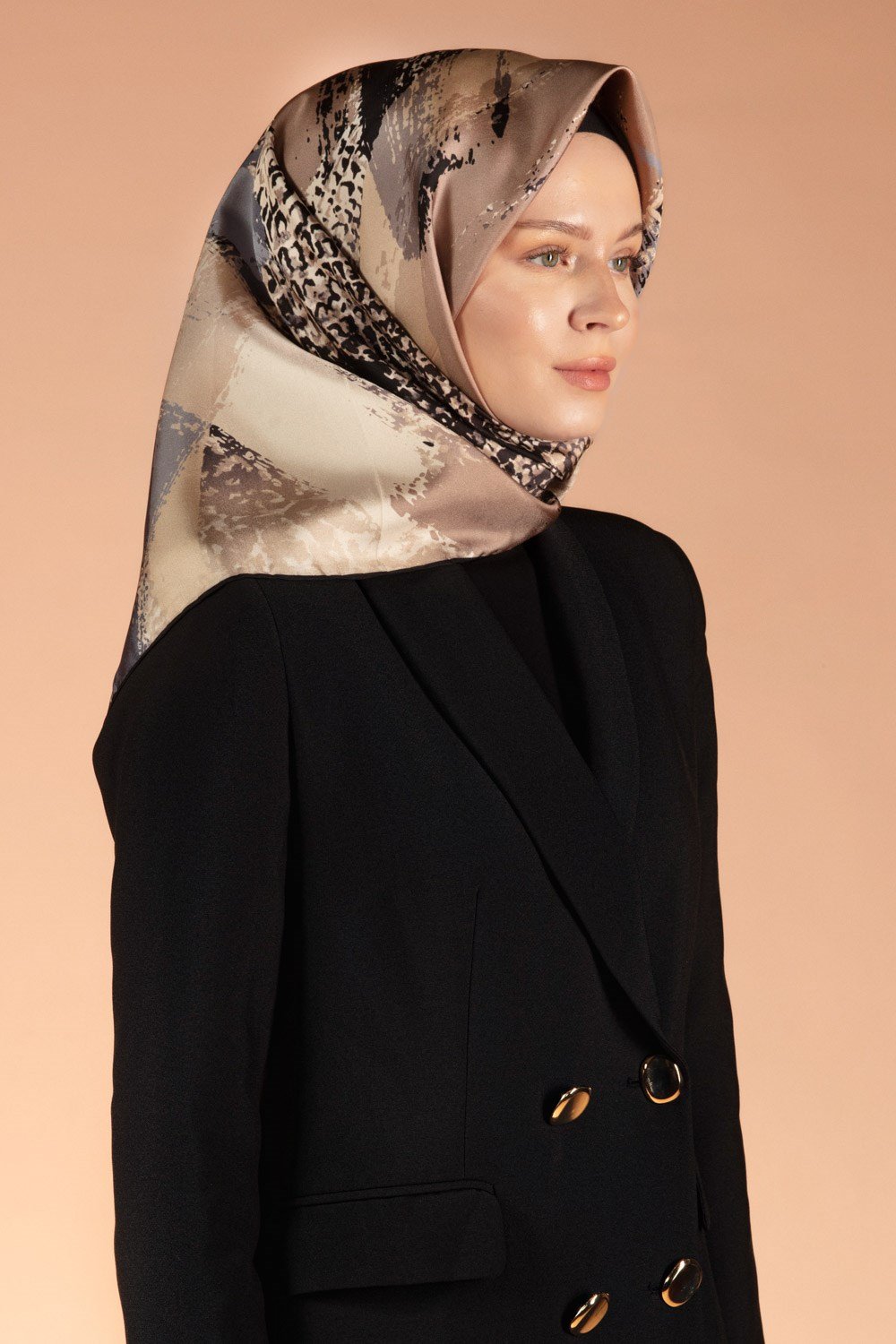 %100 Twill İpek Leopar ve Fırça Desenli Taş Renkli 90x90 Eşarp Dikim Şekli : El Dikişi