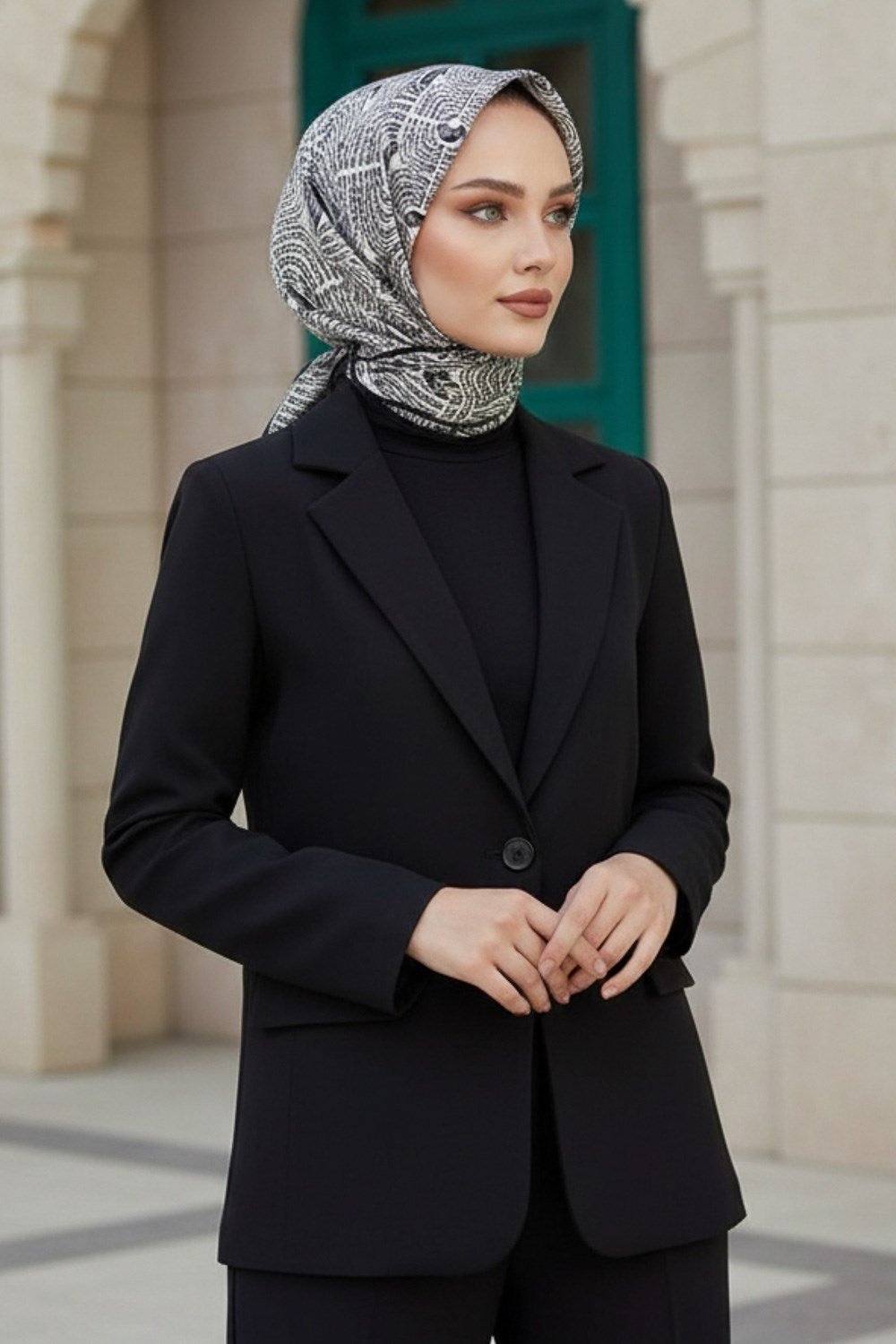 %100 Twill İpek Geometrik Desenli Siyah - Beyaz Renkli 90x90 Eşarp Dikim Şekli : El Dikişi