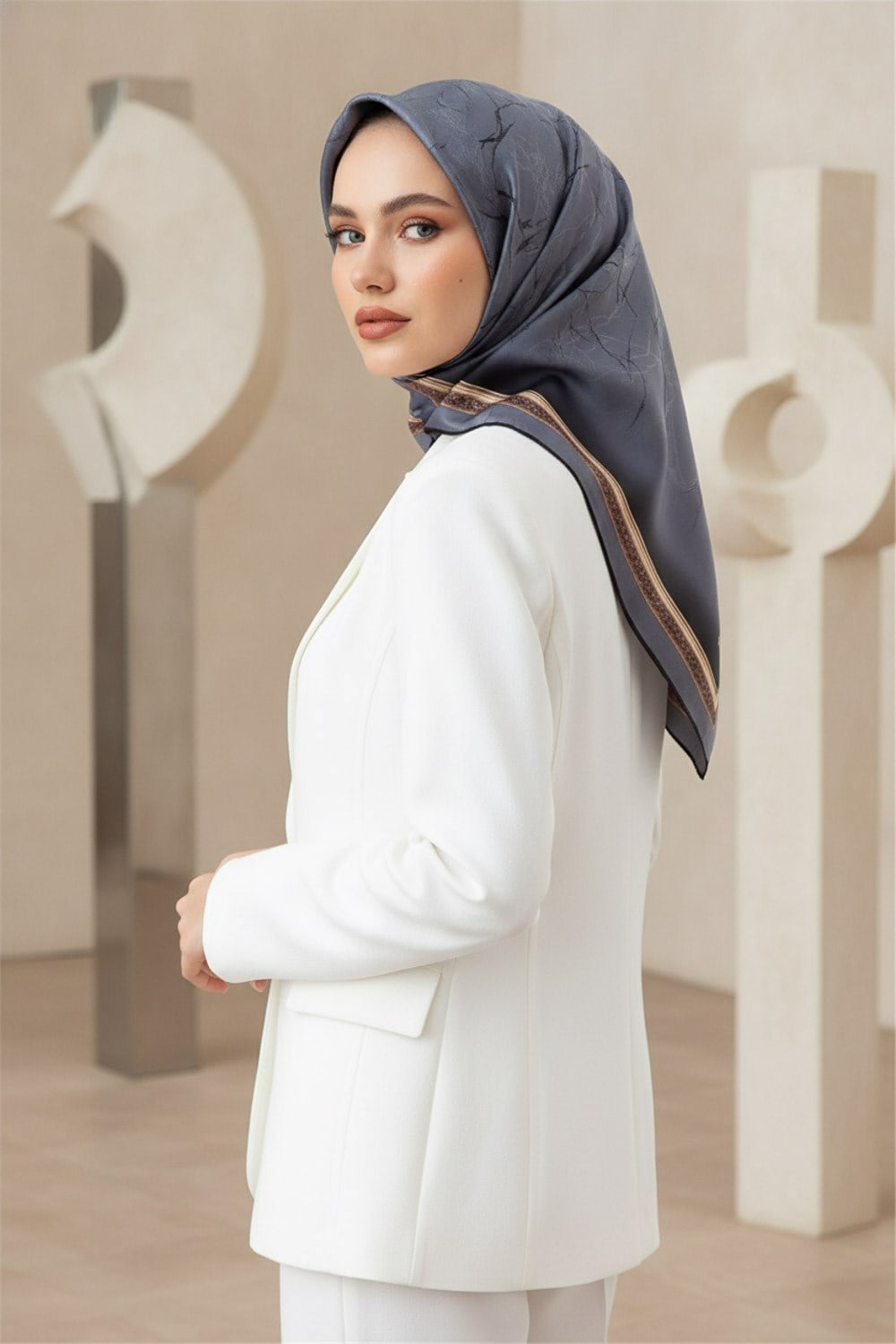 %100 Twill İpek Mermer Desenli Gri Renkli 90x90 Eşarp Dikim Şekli : El Dikişi