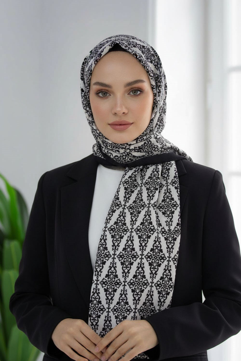 KREP BAROK DESENLİ KREM RENKLİ KIRIŞMAZ ŞAL