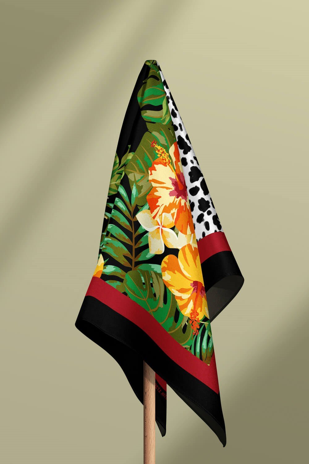 Kadın Turuncu Siyah Beyaz Çiçek Desenli 50x50 Bandana