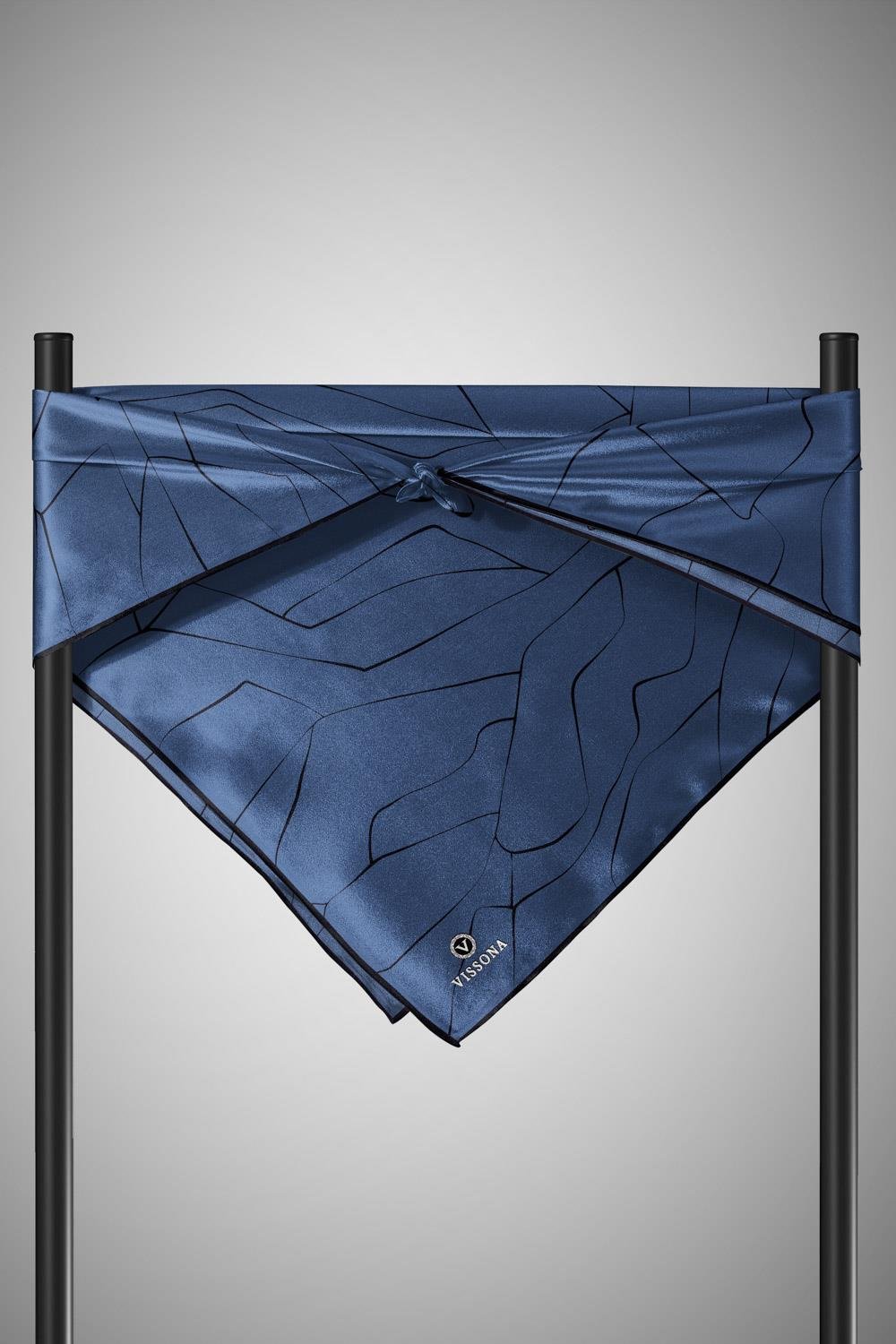 %100 Twill İpek Çizgi Desenli İndigo - Siyah Renkli 90x90 Eşarp Dikim Şekli : El Dikişi