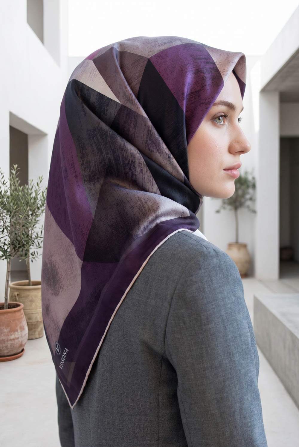 %100 Twill İpek Geometrik Desenli Gri - Gül Kurusu Renkli 90x90 Eşarp Dikim Şekli : El Dikişi