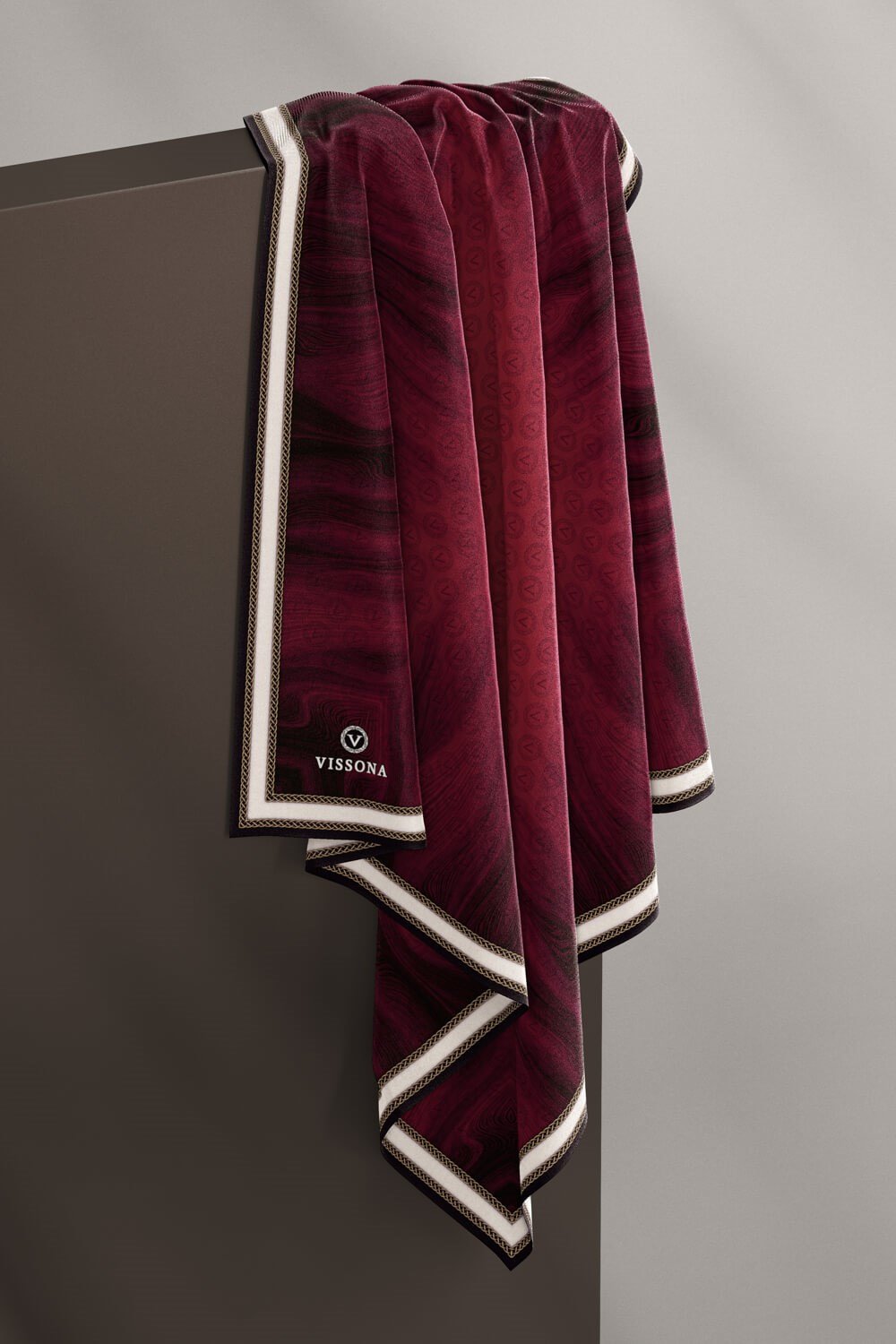 100% Twill İpek Monogram Desenli Bordo Renkli 90x90 Dikim Şekli : El Dikişi Eşarp
