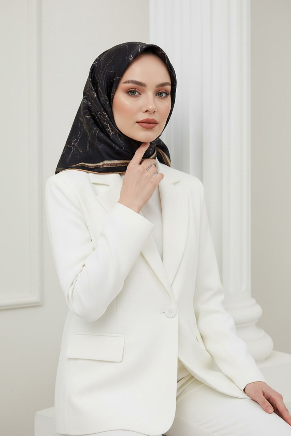 %100 Twill İpek Mermer Desenli Siyah Renkli 90x90 Eşarp Dikim Şekli : El Dikişi