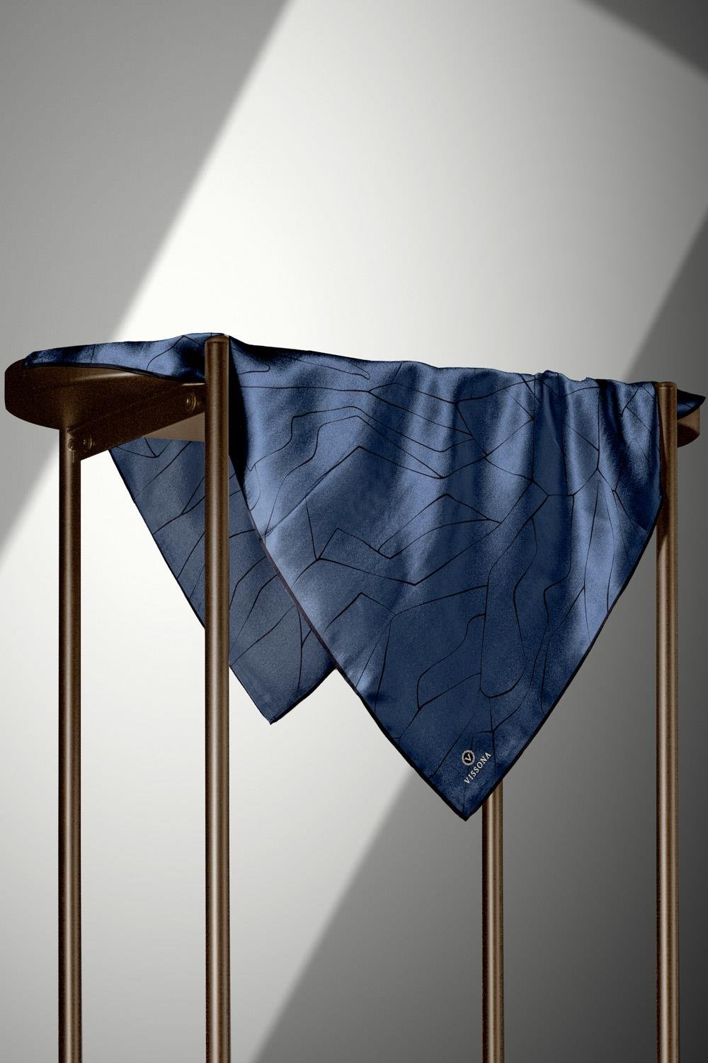 %100 Twill İpek Çizgi Desenli İndigo - Siyah Renkli 90x90 Eşarp Dikim Şekli : El Dikişi