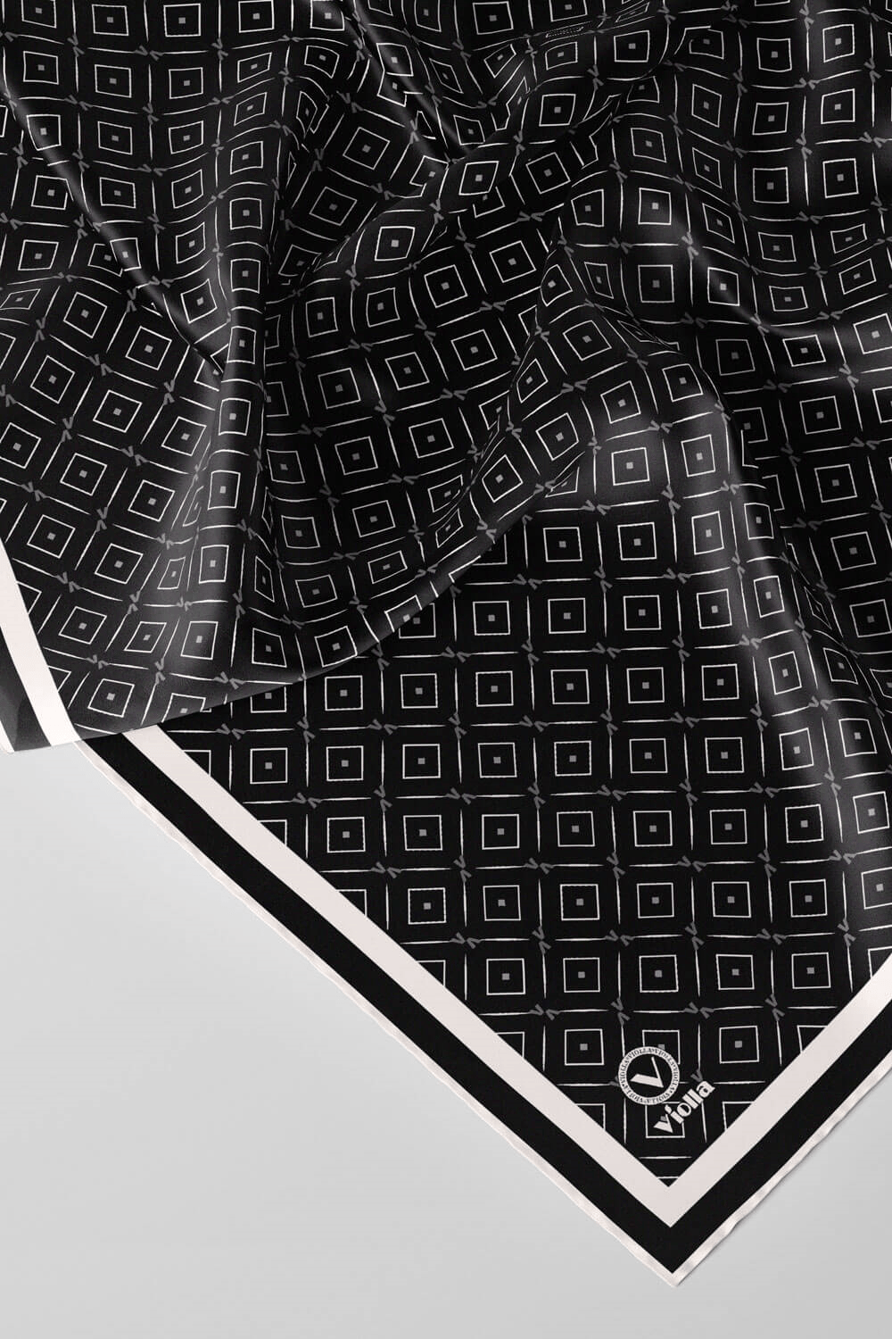 Twill Çıtır Geometrik Desenli Siyah Renkli 90x90 Eşarp (İpek İçermez) Kenar Dikiş Şekli El Dikişli