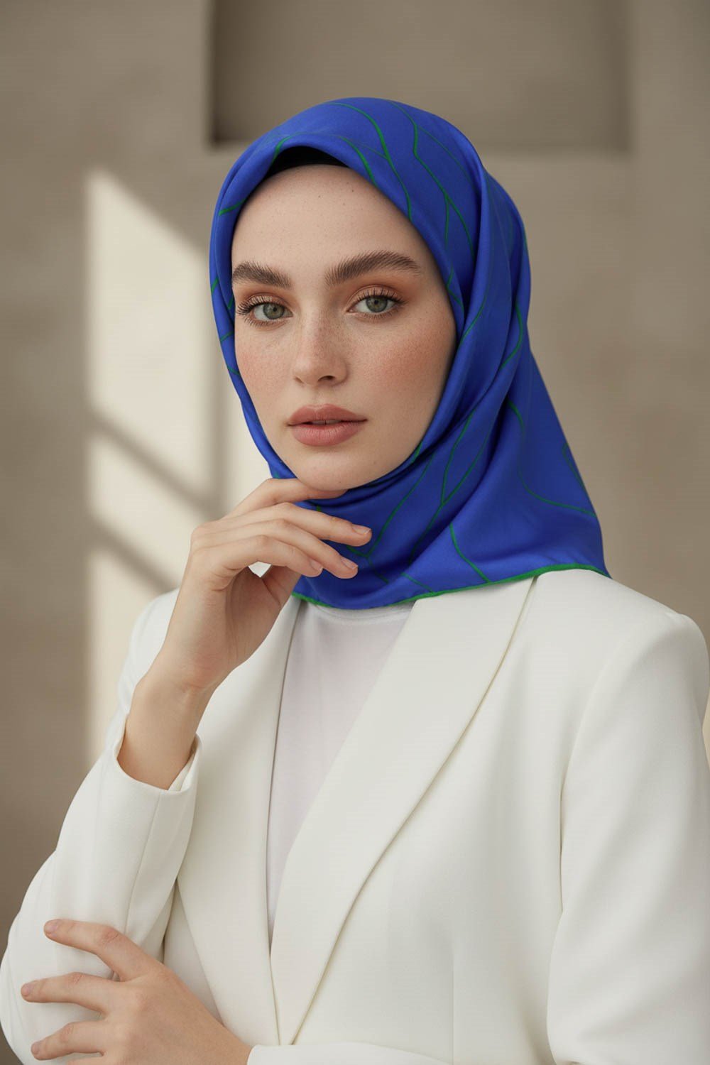 %100 Twill İpek Çizgi Desenli Saks - Zümrüt Yeşili Renkli 90x90 Eşarp Dikim Şekli : El Dikişi