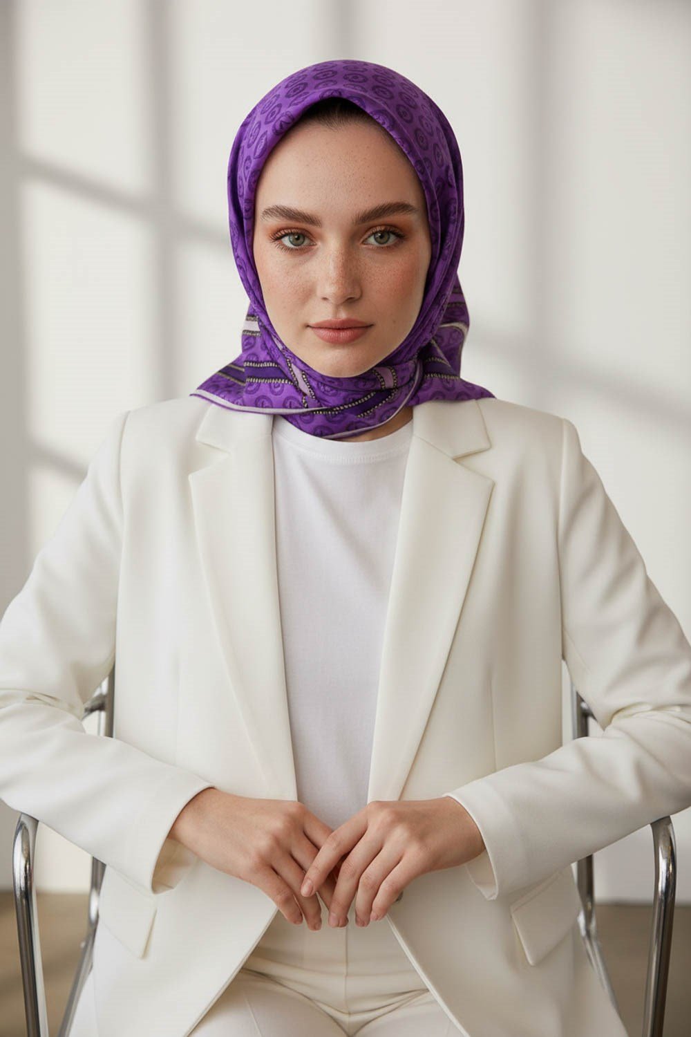 %100 Twill İpek Monogram Desenli Lila - Lila Renkli 90x90 Eşarp Dikim Şekli : El Dikişi