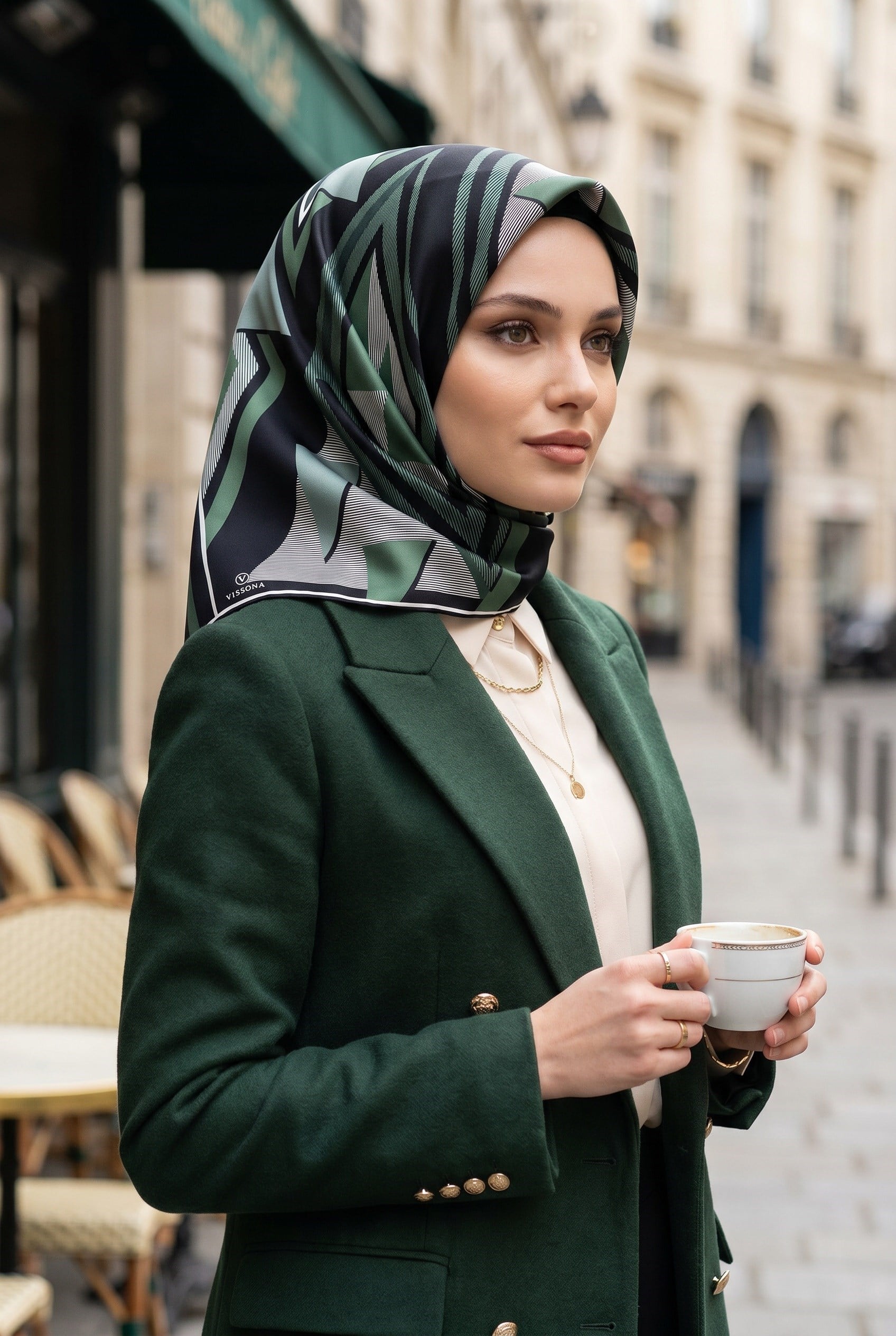 %100 Twill İpek Geometrik Desenli Zümrüt Yeşili - Siyah Renkli 90x90 Eşarp Dikim Şekli : El Dikişi