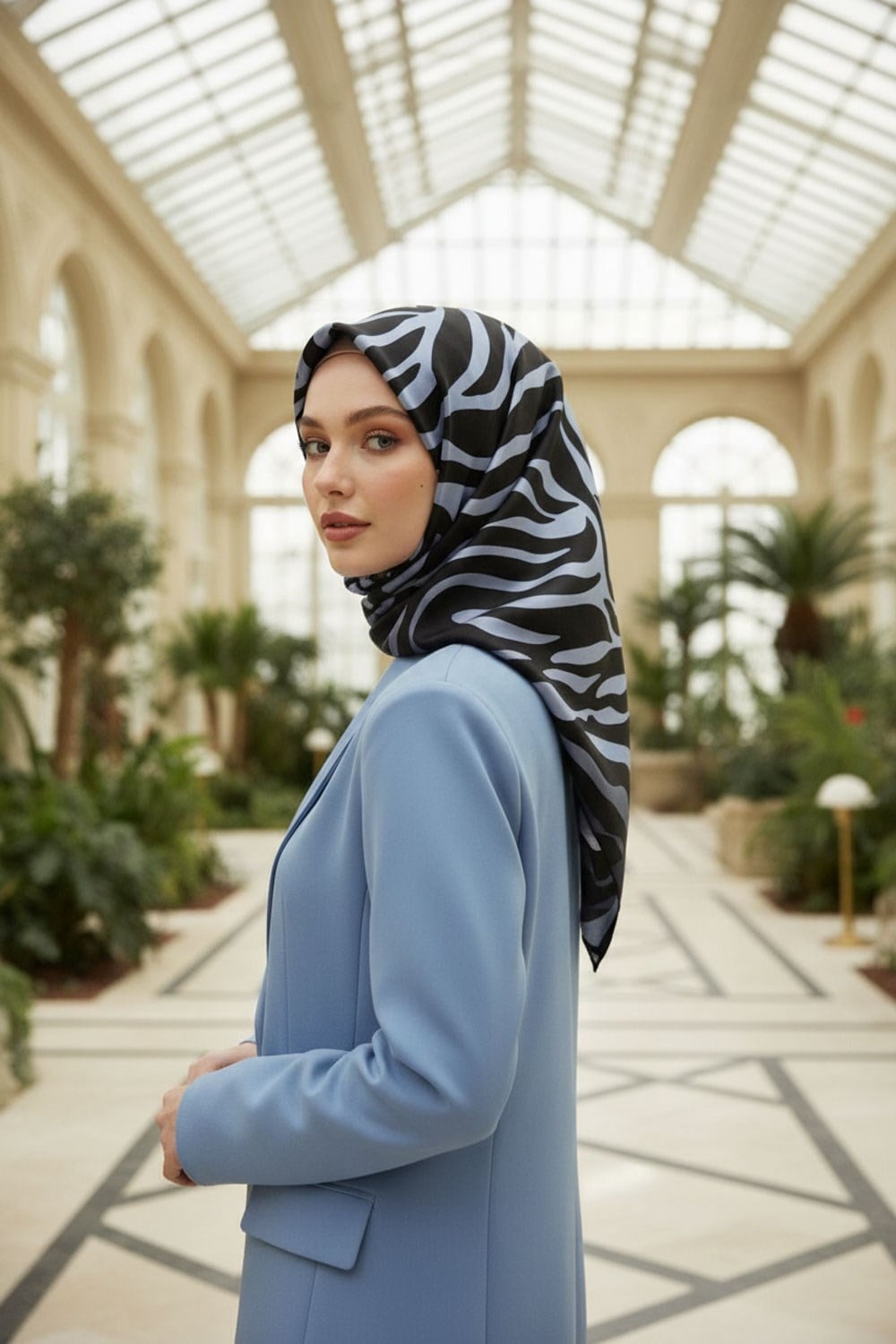 %100 Twill İpek Zebra Desenli İndigo - Siyah Renkli 90x90 Eşarp Dikim Şekli : El Dikişi