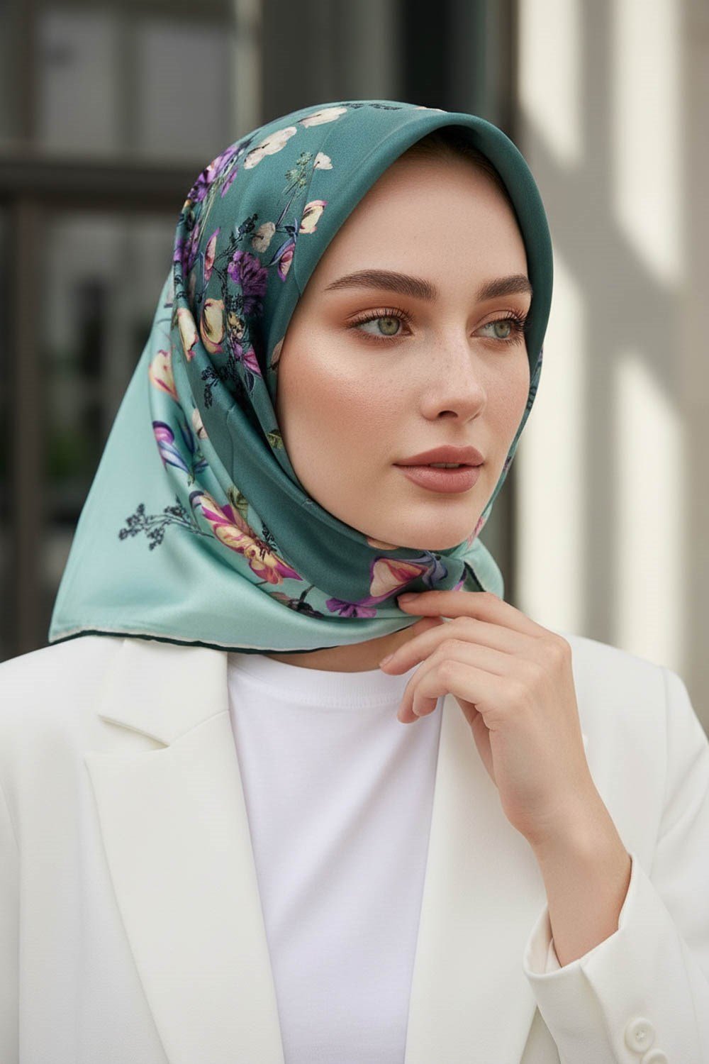 %100 Twill İpek Sonsuz Çiçek Desenli Mint Yeşili Renkli 90x90 Eşarp Dikim Şekli : El Dikişi