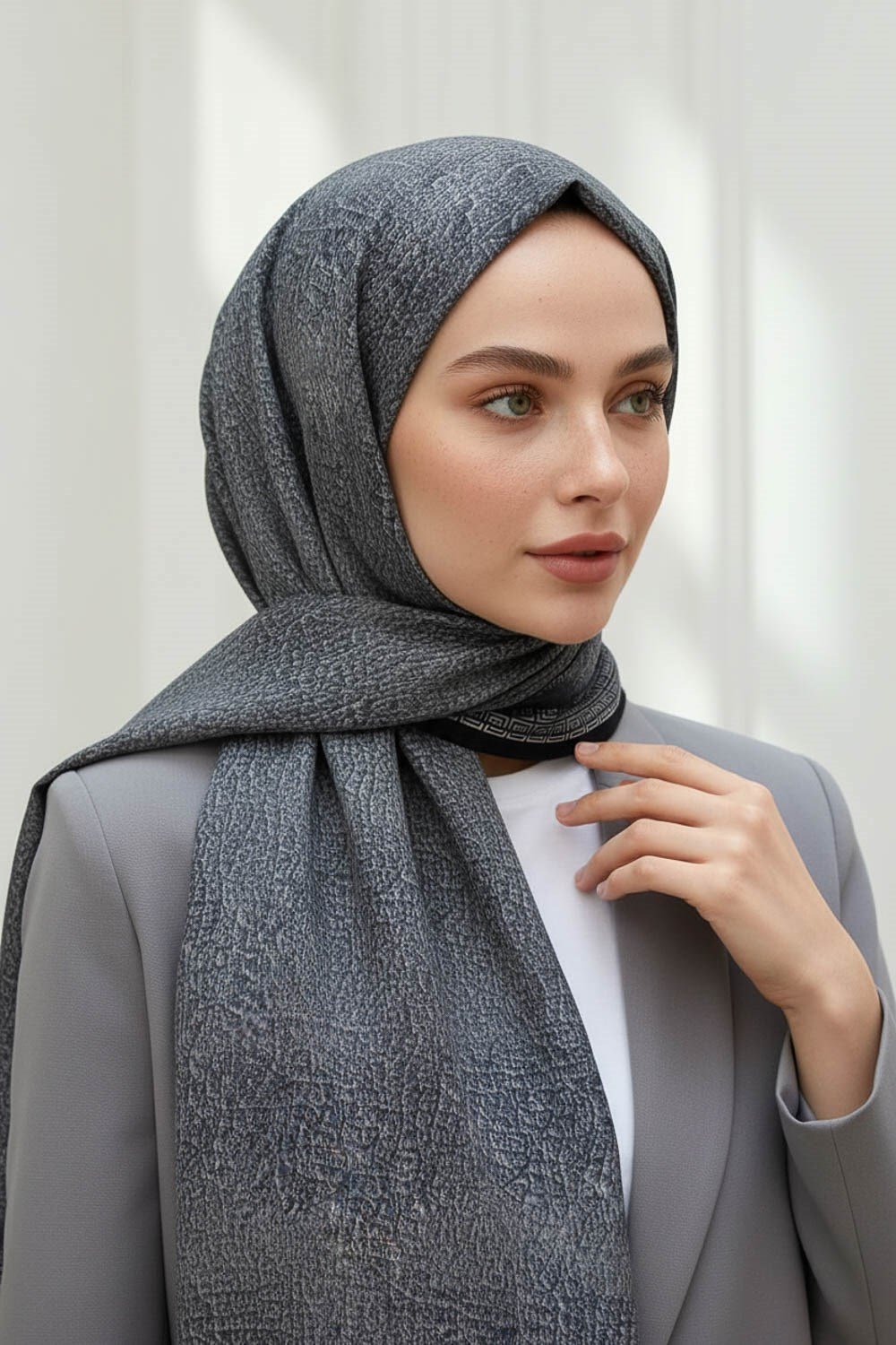 KREP DESENLİ FÜME RENKLİ 75X195 KIRIŞMAZ ŞAL