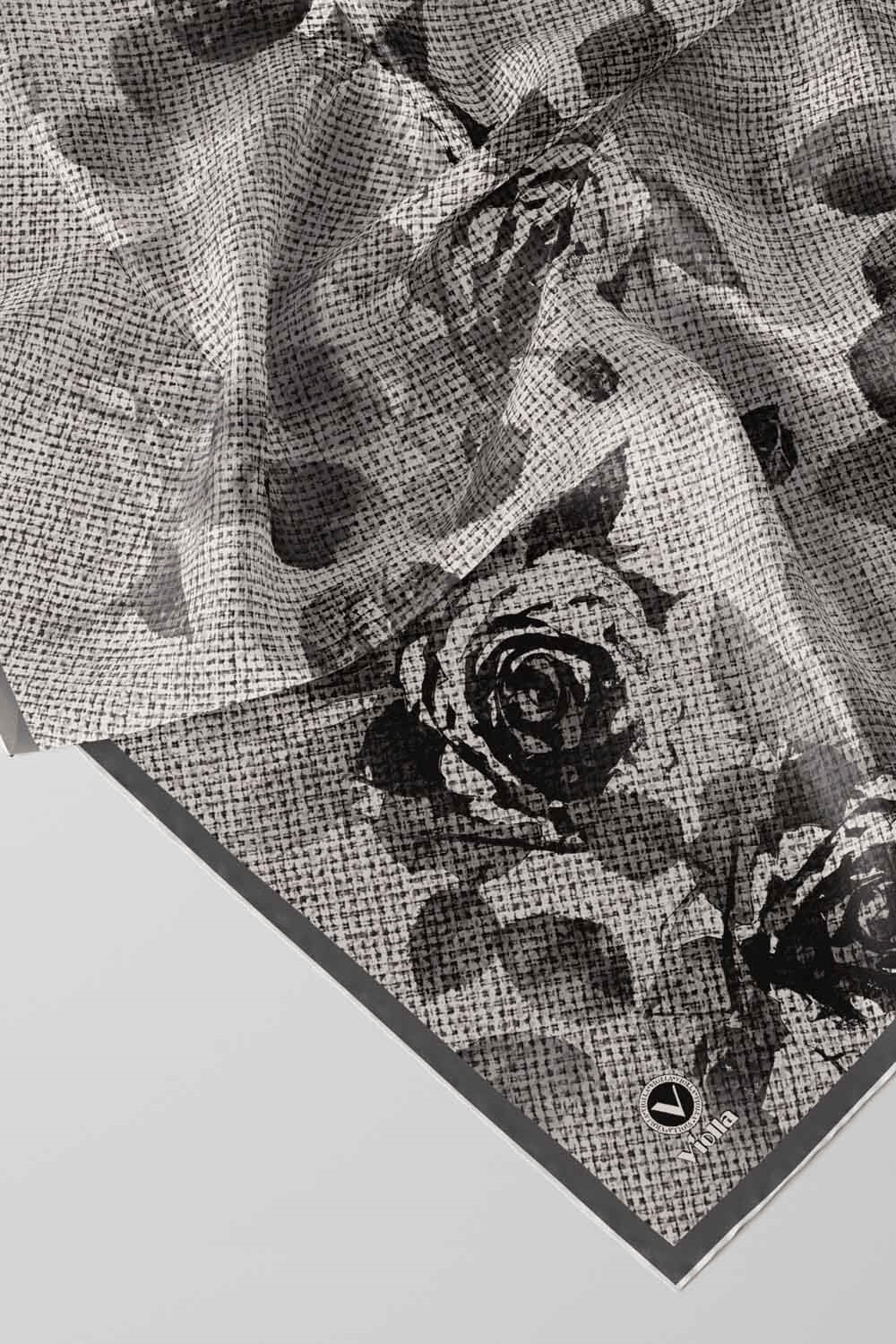 Twill Gül Desenli Gri Renkli 90x90 Eşarp (İpek İçermez) Kenar Dikiş Şekli El Dikişli