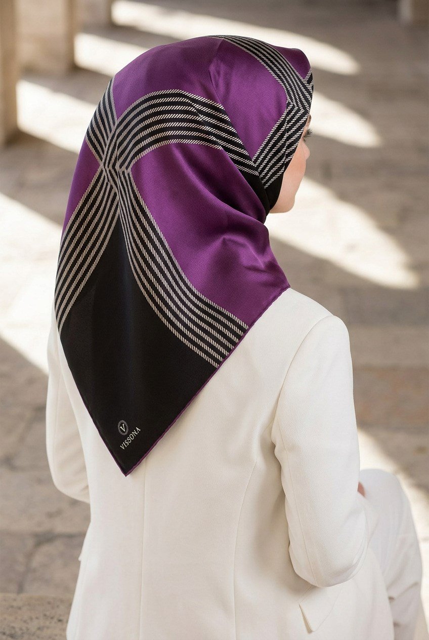 %100 Twill İpek Geometrik Desenli Mürdüm Renkli 90x90 Eşarp Dikim Şekli : El Dikişi