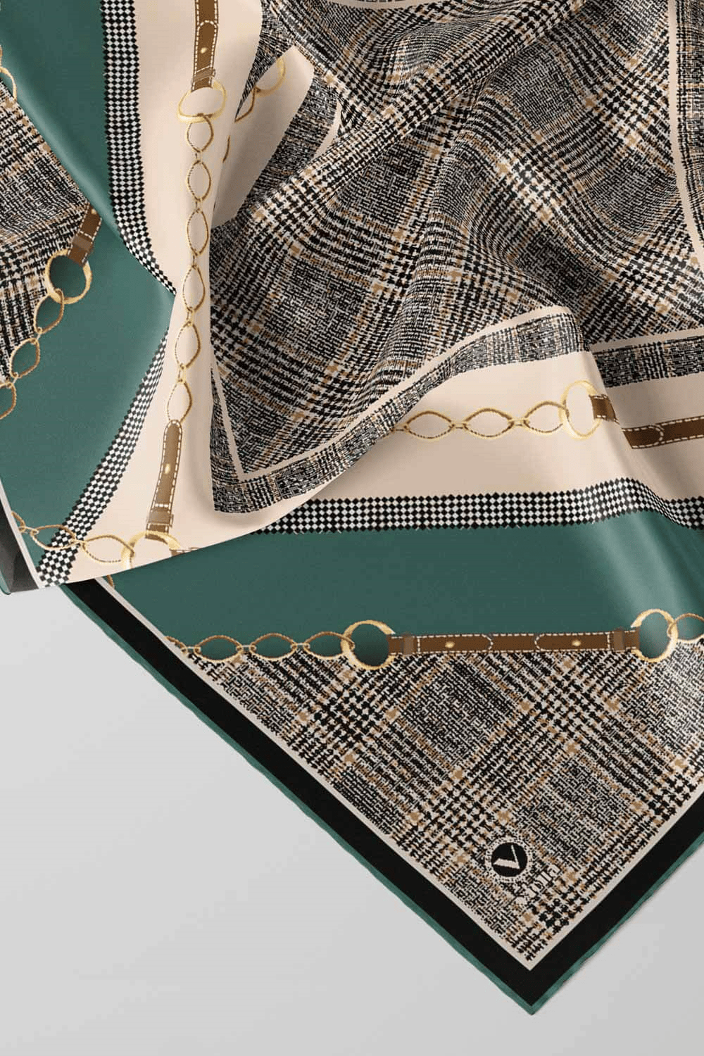 Twill Kemer ve Zincir Detaylı Ekose Desenli Petrol Yeşili Renkli 90x90 Eşarp (İpek İçermez) Kenar Dikiş Şekli El Dikişli