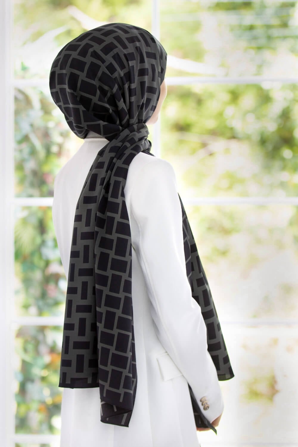 KREP KARELİ DESENLİ FÜME RENKLİ 75X195 KIRIŞMAZ ŞAL
