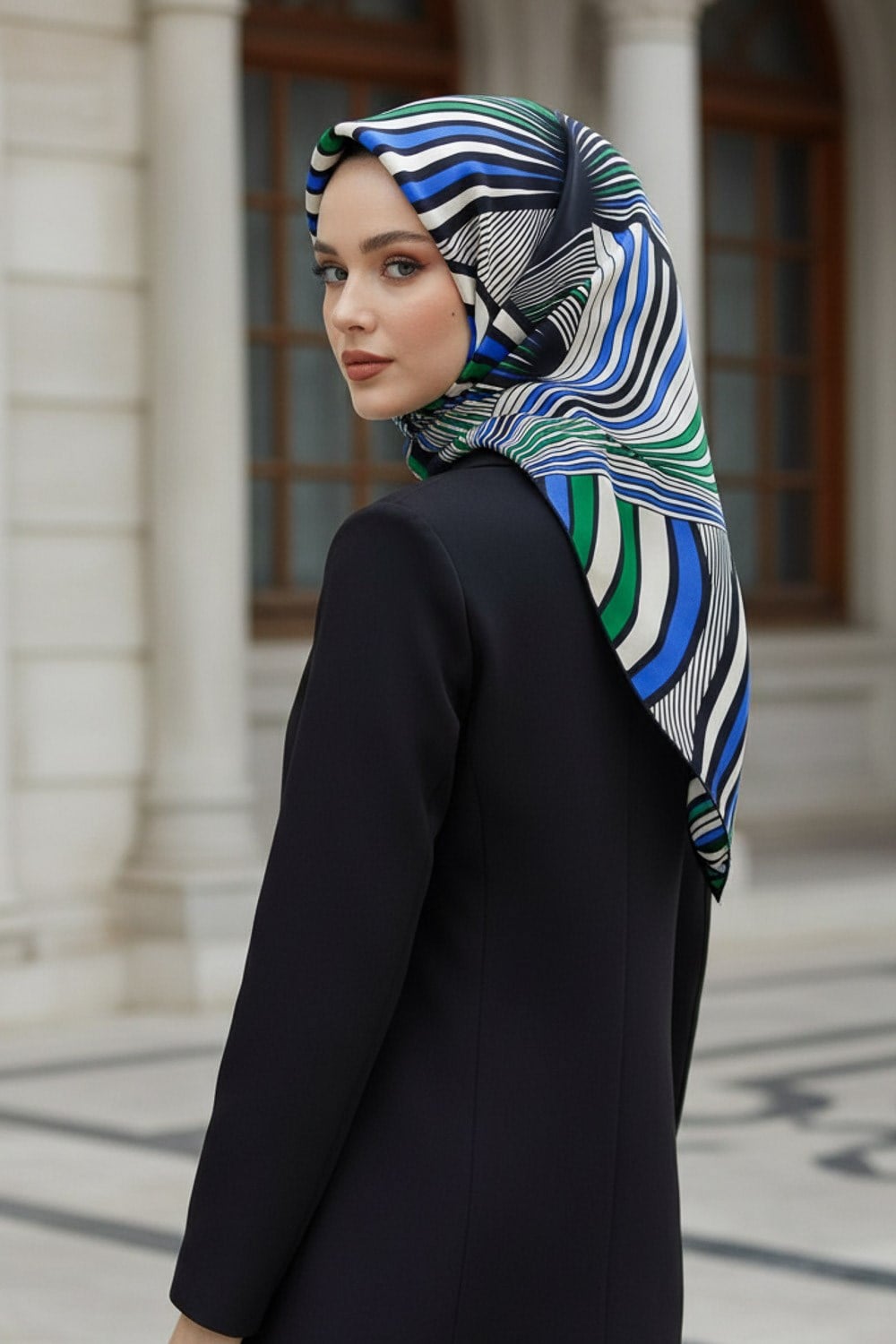 %100 Twill İpek Okyanus Dalgası Desenli Saks - Zümrüt Yeşili Renkli 90x90 Eşarp Kenar Dikiş Şekli El Dikişli