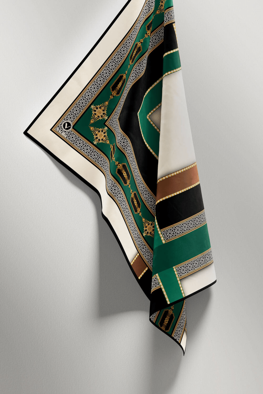 Twill Gold Detaylı ve Antik Motif Desenli Petrol Yeşili Renkli 90x90 Eşarp (İpek İçermez) Kenar Dikiş Şekli El Dikişli