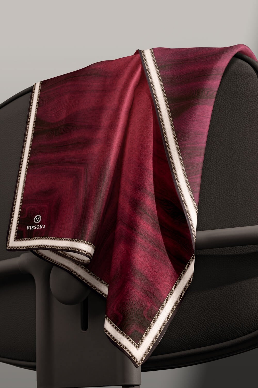 100% Twill İpek Monogram Desenli Bordo Renkli 90x90 Dikim Şekli : El Dikişi Eşarp