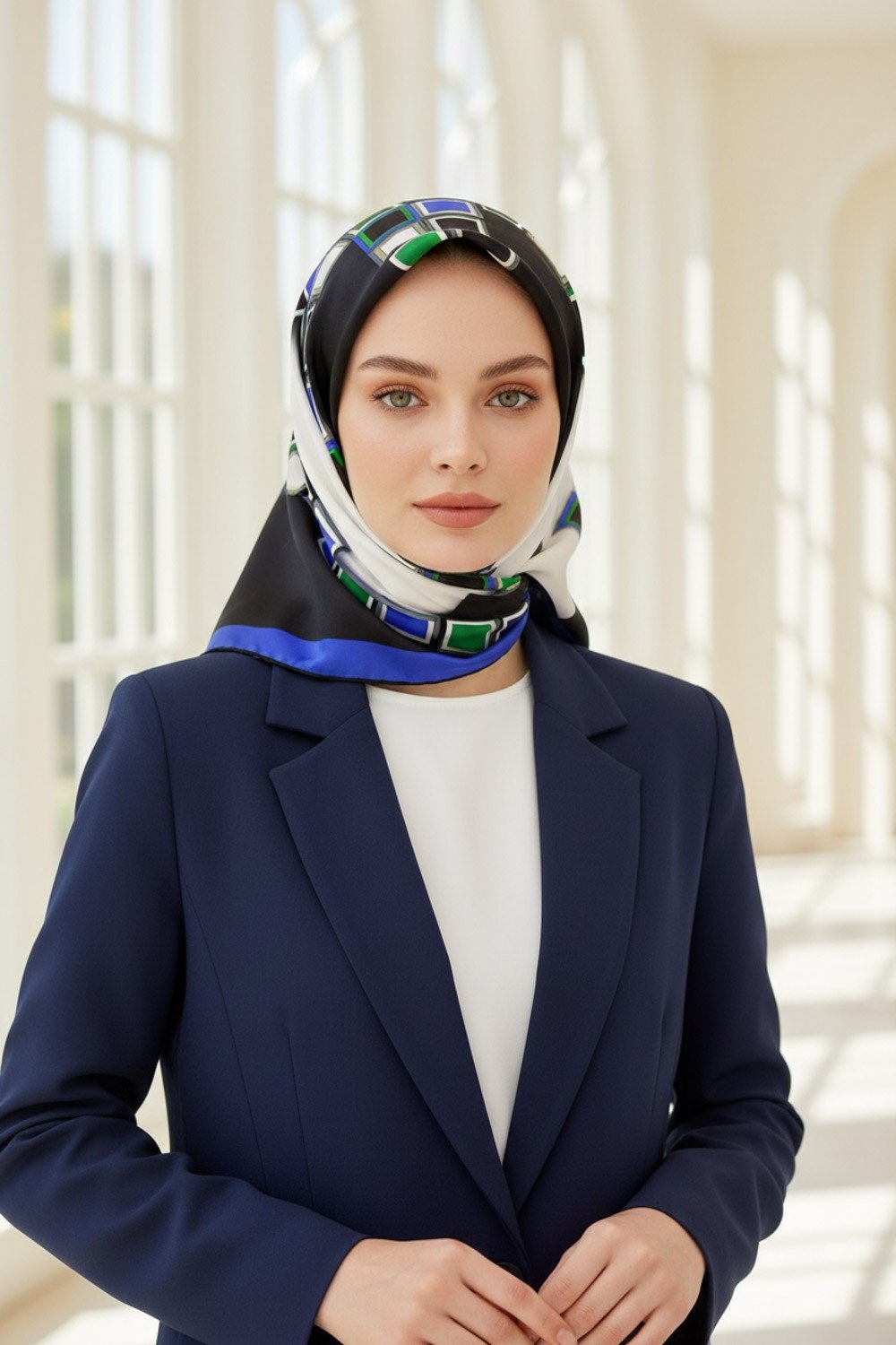 %100 Twill İpek Geometrik Desenli Saks - Zümrüt Yeşili Renkli 90x90 Eşarp Dikim Şekli : El Dikişi