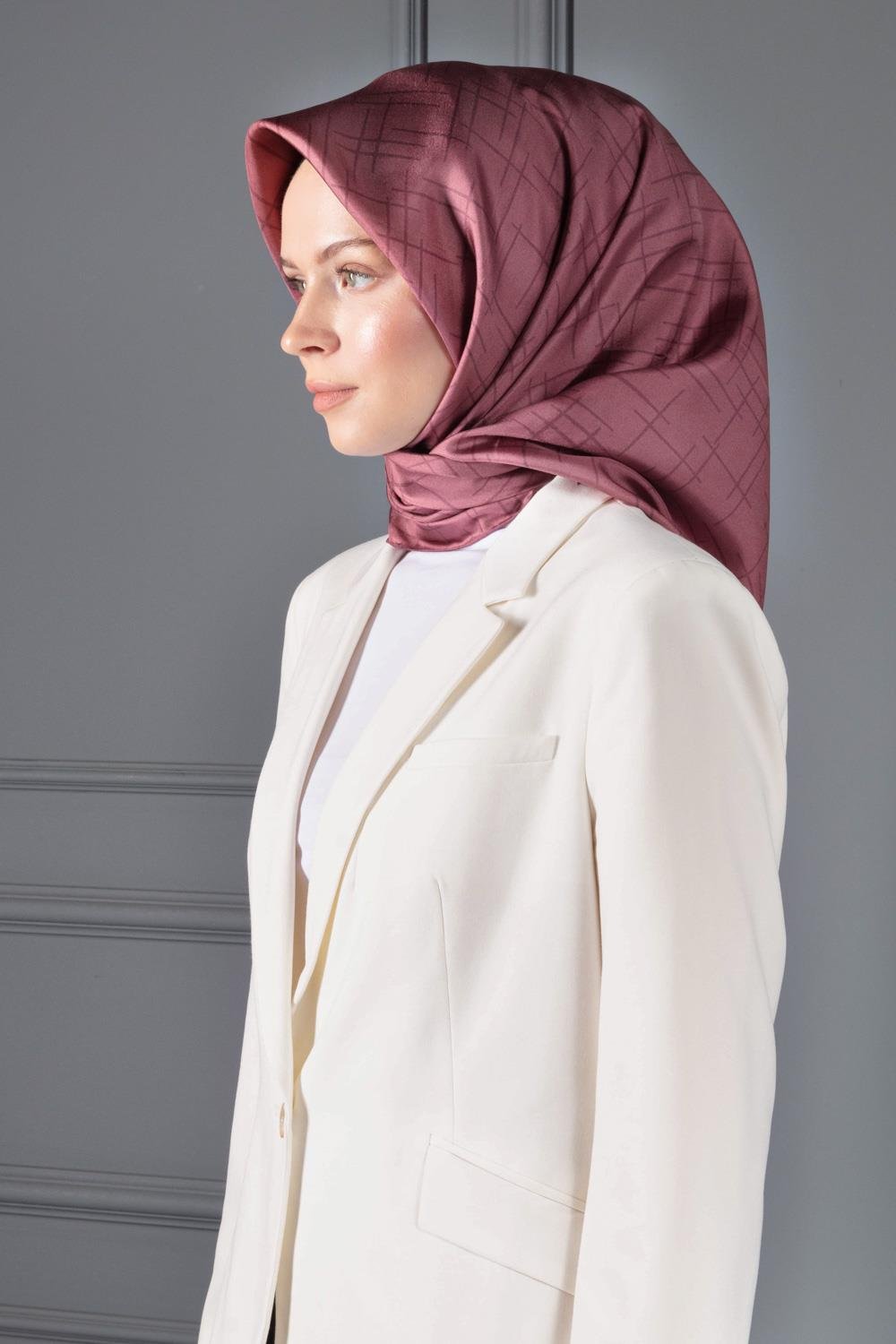 %100 Twill İpek Çizgi Desenli Gül Kurusu Renkli 90x90 Eşarp Dikim Şekli : El Dikişi