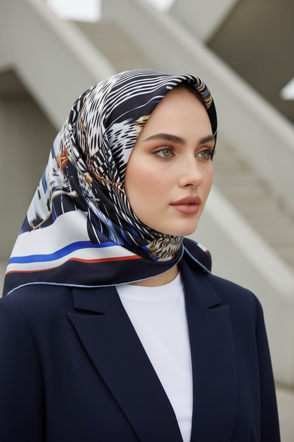 %100 Twill İpek Geometrik Desenli Lacivert - Kırmızı Renkli 90x90 Eşarp Dikim Şekli : El Dikişi