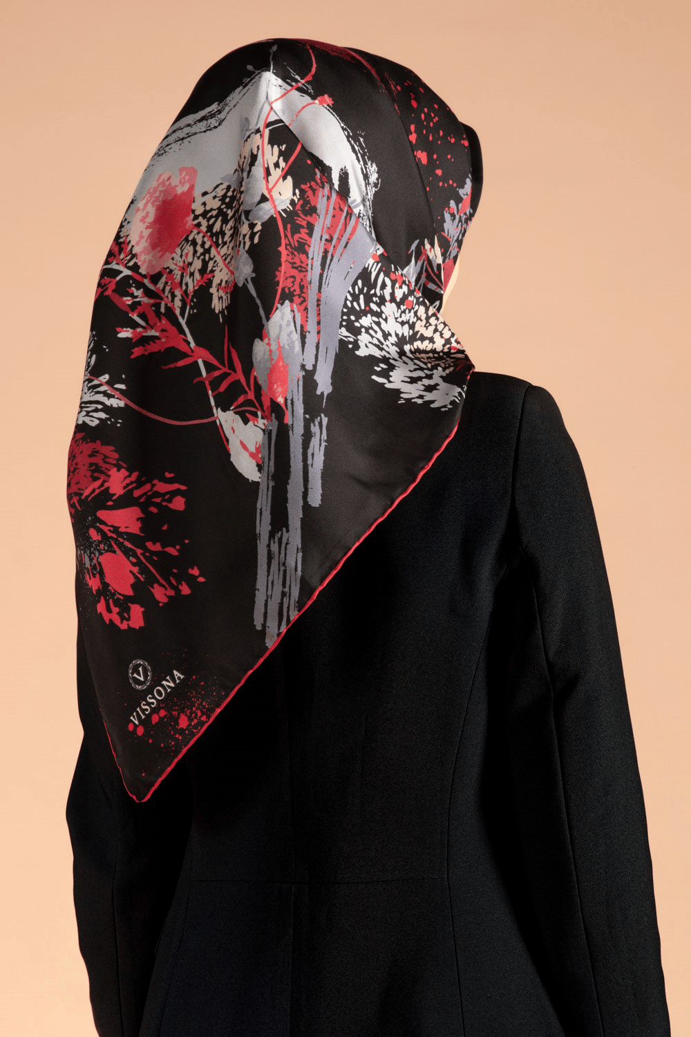 %100 Twill İpek Suluboya Çiçek Desenli Siyah - Bordo Renkli 90x90 Eşarp Dikim Şekli : El Dikişi