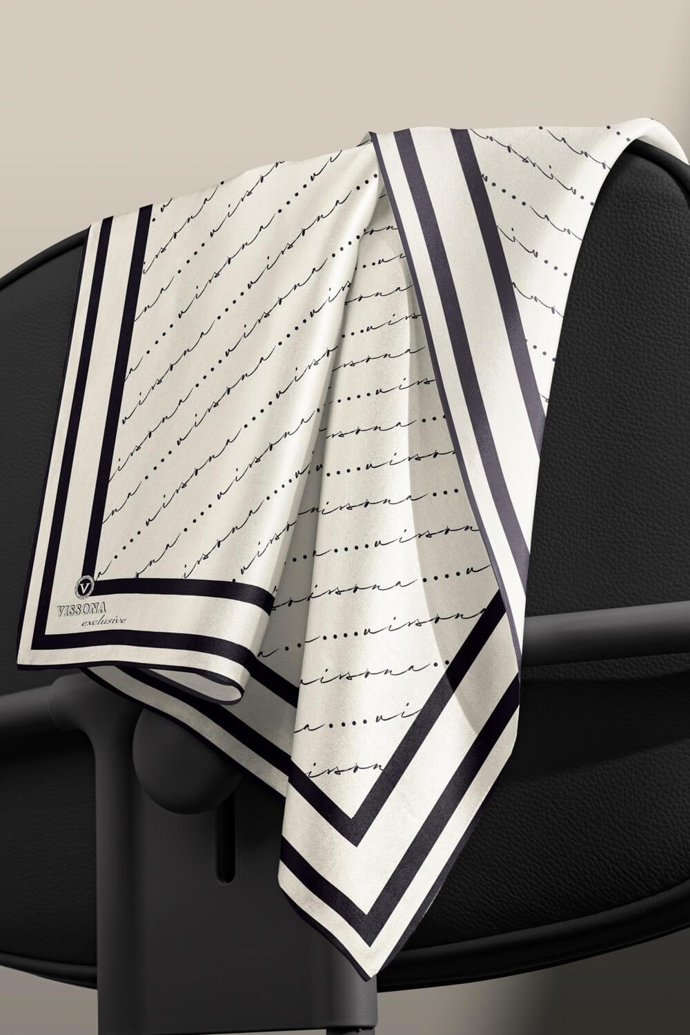 %100 Twill İpek El Yazısı Vissona Desenli Krem - Siyah Renkli Daha Tok Exclusive Serisi 90x90 Eşarp Kenar Dikiş Şekli : El Dikişi