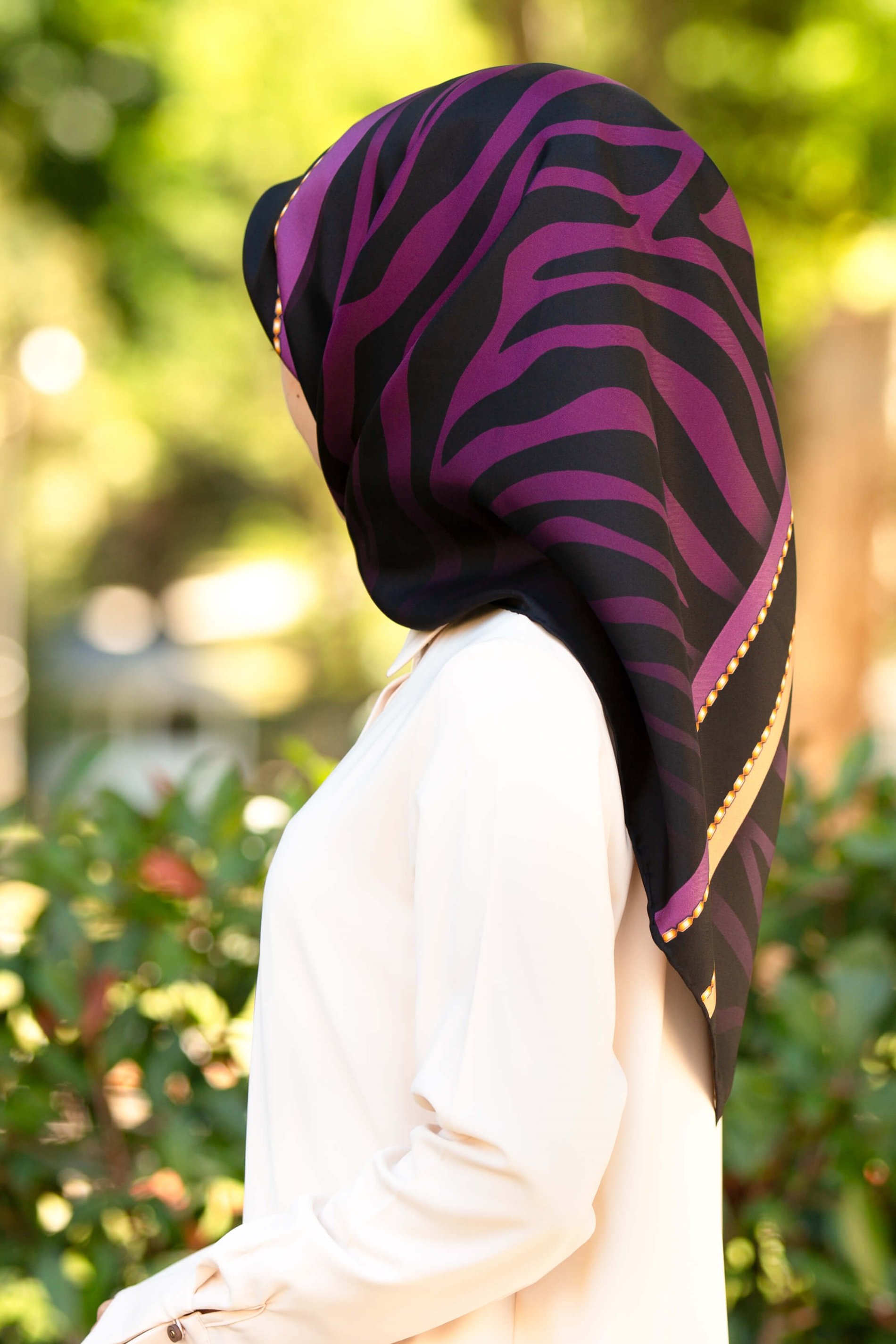 %100 Twill İpek Zebra Desenli Mürdüm - Bej Renkli 90x90 Eşarp Dikim Şekli : El Dikişi