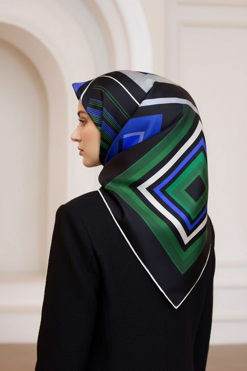 %100 Twill İpek Kare Desenli Zümrüt Yeşili - Saks Renkli 90x90 Eşarp Kenar Dikiş Şekli El Dikişli