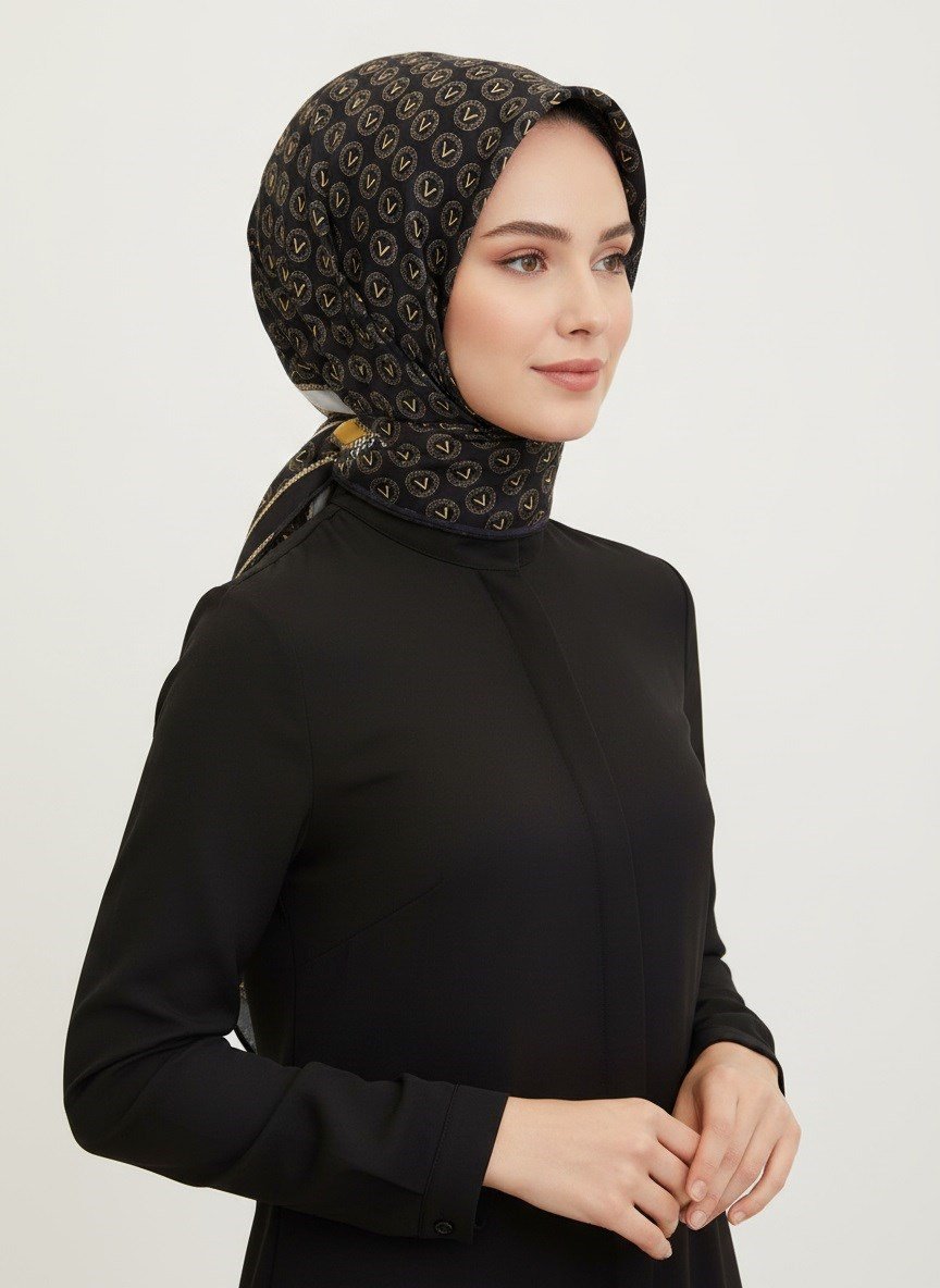 %100 Saf İpek Şal İnce Saten Vual Dokuma Monogram Desenli Siyah - Gold Renkli 90x210 Şal