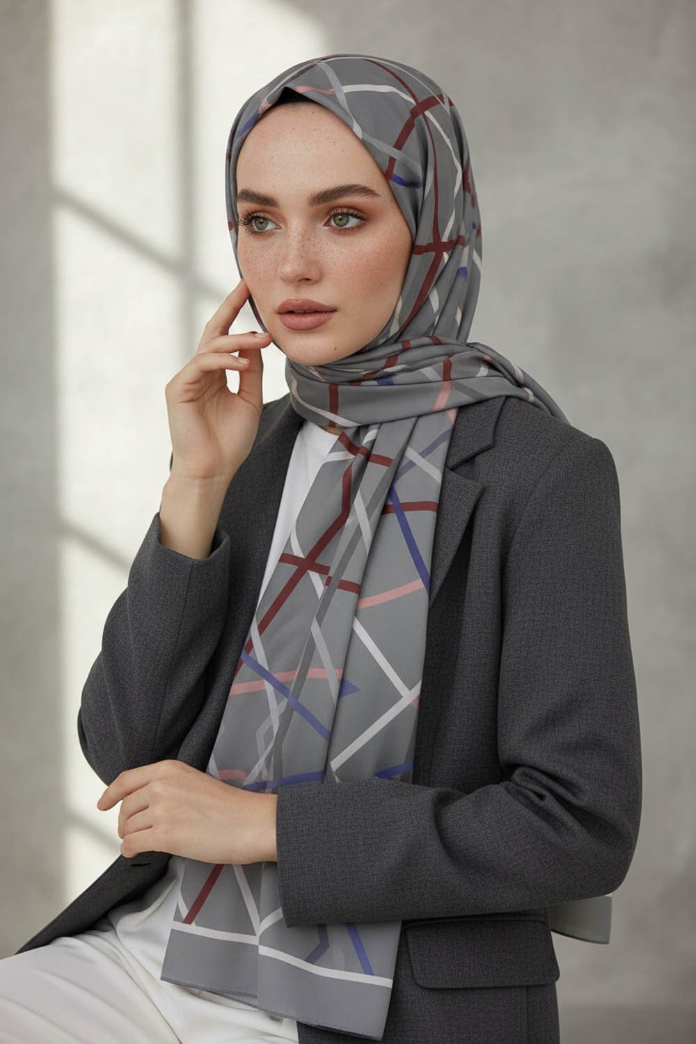 KREP ÇİZGİLİ DESENLİ GRİ RENKLİ 75X195 KIRIŞMAZ ŞAL