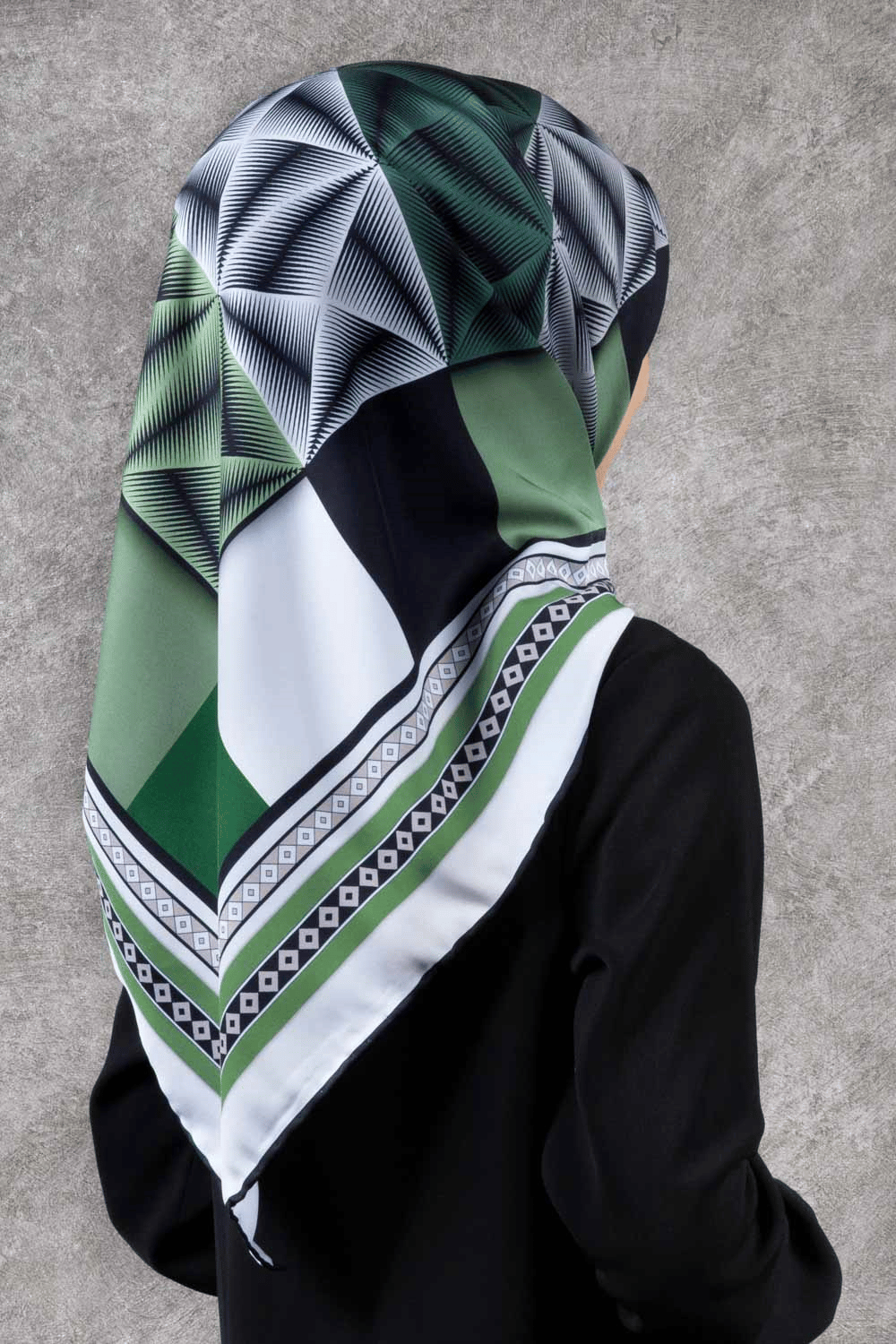 Twill Geometrik Desenli Benetton Yeşili - Krem Renkli 90x90 Eşarp (İpek İçermez) Kenar Dikiş Şekli El Dikişli