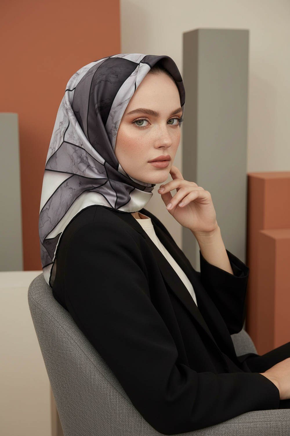 Rayon Mermer Desenli Siyah - Krem Renkli 90x90 Eşarp (İpek İçermez) Kenar Dikiş Şekli El Dikişli
